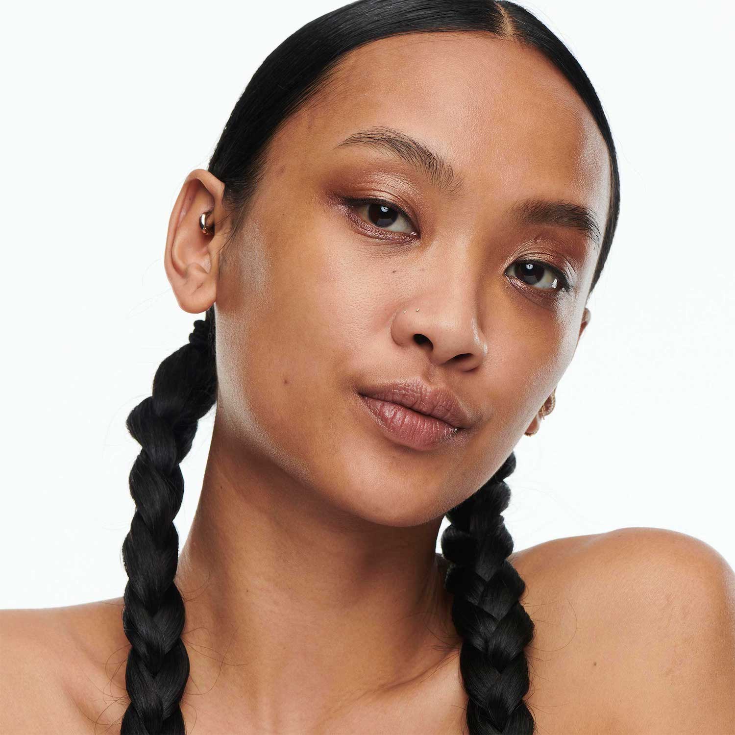STUDIO RADIANCE SERUM-POWERED (BASE DE MAQUILLAJE PARA ROSTRO)